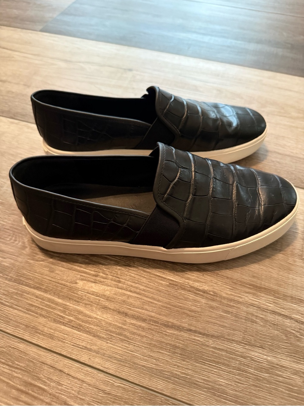Vince Women's Black Croc-Embossed Slip-On Leather Loafers - Picture 4 of 7